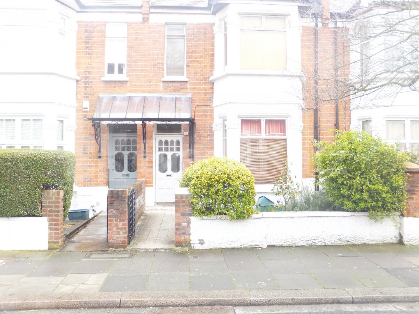 			NEW INSTRUCTION, 4 Bedroom, 1 bath, 1 reception Flat			 Third Avenue, Acton/Shepherds Bush 